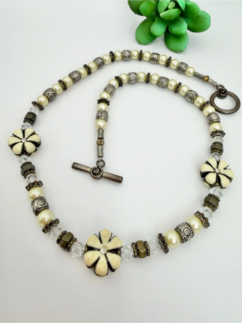 Handcrafted Cream Floral Beaded Necklace